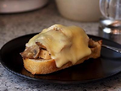 Photo Chicken Marsala With Cheese Food