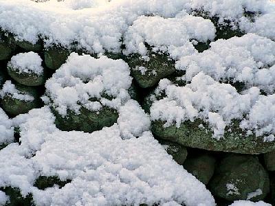 Photo Powder Snow On Stone Wall Landscape