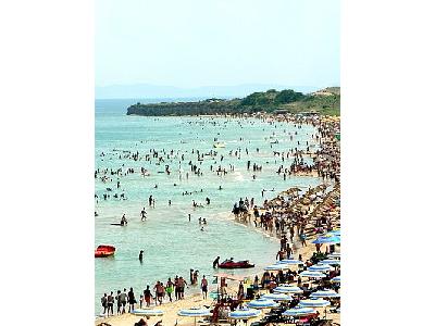 Photo Crowded Beach Ocean