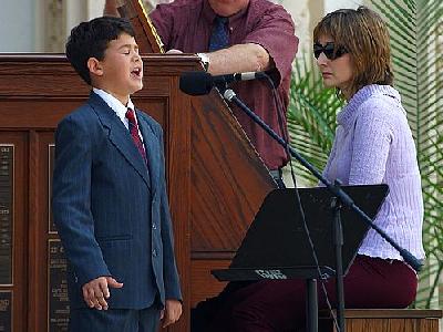 Photo Singing Boy People