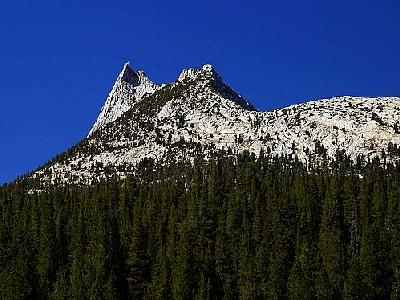 Photo Cathedral Peak Travel