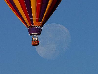 Photo Ballon And Moon Vehicle