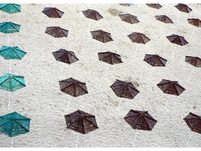 Photo Big Beach Parasols Without People Ocean